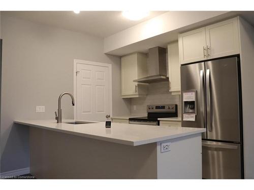 18-158 Oat Lane Lane, Kitchener, ON - Indoor Photo Showing Kitchen