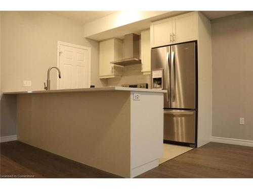 18-158 Oat Lane Lane, Kitchener, ON - Indoor Photo Showing Kitchen