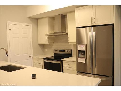 18-158 Oat Lane Lane, Kitchener, ON - Indoor Photo Showing Kitchen