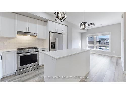 2-720 Grey Street, Brantford, ON - Indoor Photo Showing Kitchen With Upgraded Kitchen