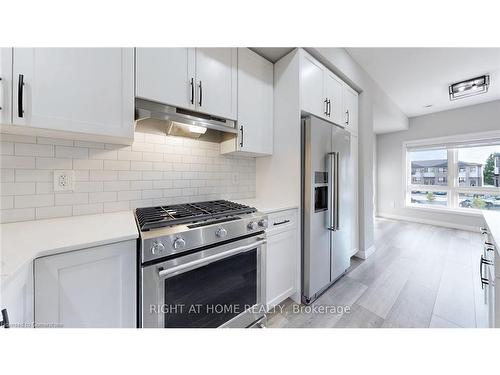 2-720 Grey Street, Brantford, ON - Indoor Photo Showing Kitchen With Upgraded Kitchen