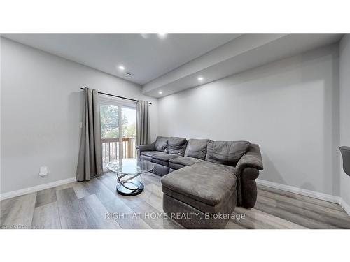 2-720 Grey Street, Brantford, ON - Indoor Photo Showing Living Room