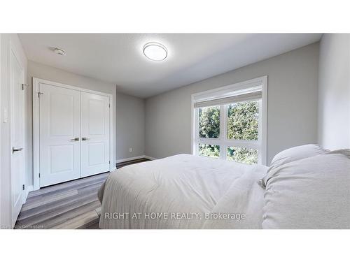 2-720 Grey Street, Brantford, ON - Indoor Photo Showing Bedroom