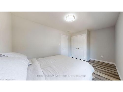 2-720 Grey Street, Brantford, ON - Indoor Photo Showing Bedroom