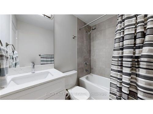 2-720 Grey Street, Brantford, ON - Indoor Photo Showing Bathroom