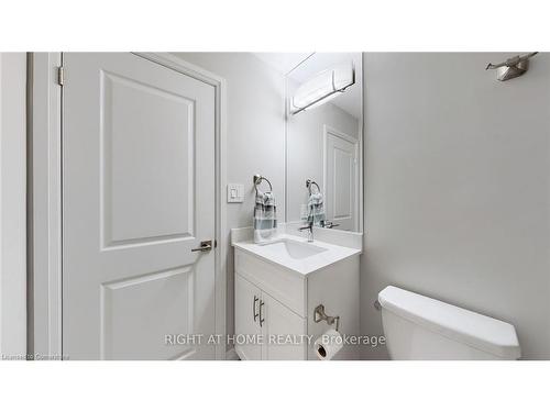 2-720 Grey Street, Brantford, ON - Indoor Photo Showing Bathroom