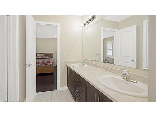 57 Hanbury Crescent, Brampton, ON - Indoor Photo Showing Bathroom