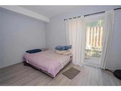 3-122 Courtland Avenue E, Kitchener, ON - Indoor Photo Showing Bedroom