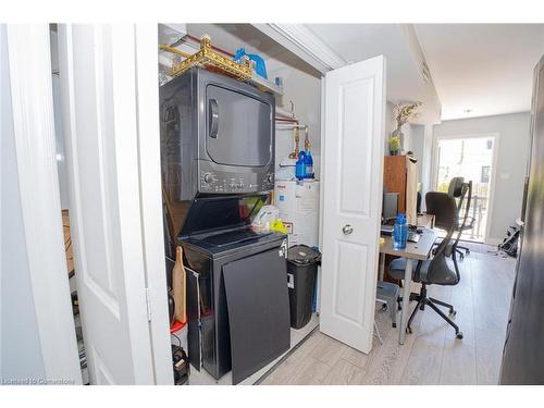 3-122 Courtland Avenue E, Kitchener, ON - Indoor Photo Showing Laundry Room