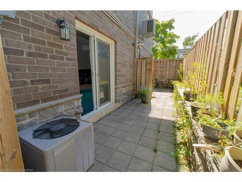 3-122 Courtland Avenue E, Kitchener, ON - Outdoor With Exterior