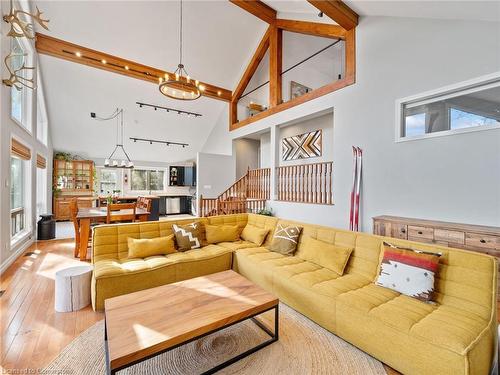 7609 Somerset Park, Washago, ON - Indoor Photo Showing Living Room