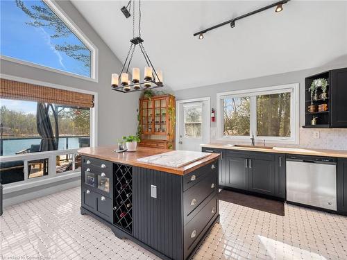 7609 Somerset Park, Washago, ON - Indoor Photo Showing Kitchen