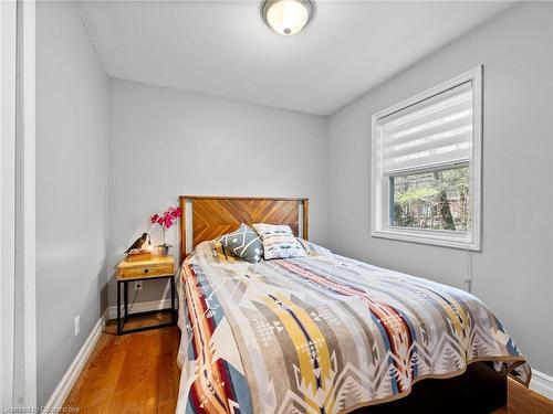 7609 Somerset Park, Washago, ON - Indoor Photo Showing Bedroom