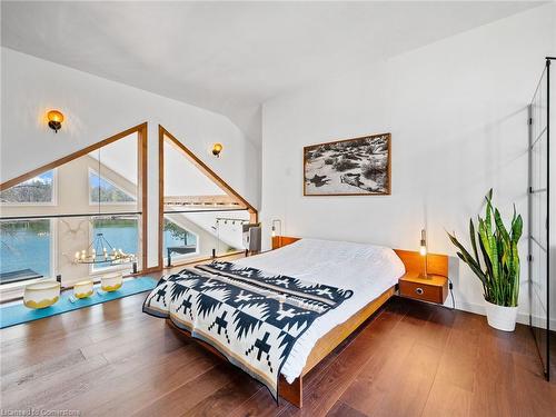 7609 Somerset Park, Washago, ON - Indoor Photo Showing Bedroom