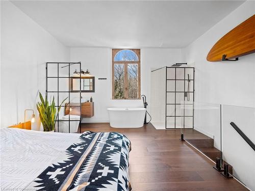 7609 Somerset Park, Washago, ON - Indoor Photo Showing Bedroom