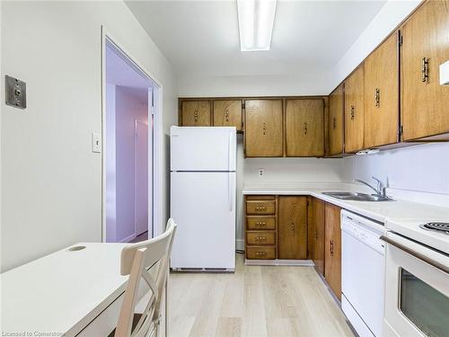 1703-1580 Mississauga Valley Boulevard, Mississauga, ON - Indoor Photo Showing Kitchen With Double Sink