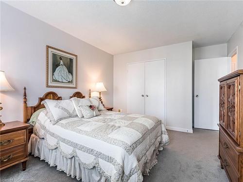 1703-1580 Mississauga Valley Boulevard, Mississauga, ON - Indoor Photo Showing Bedroom