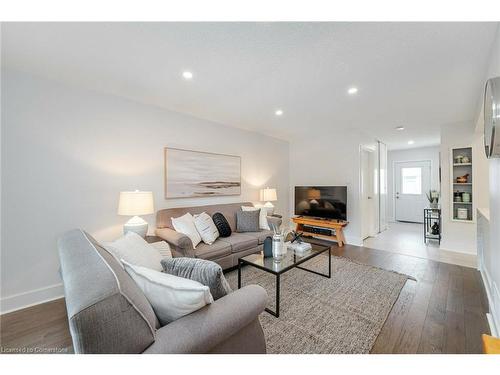 57-6779 Glen Erin Drive, Mississauga, ON - Indoor Photo Showing Living Room