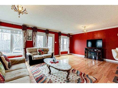 2020 Denview Avenue, London, ON - Indoor Photo Showing Living Room