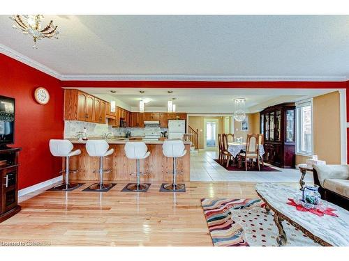 2020 Denview Avenue, London, ON - Indoor Photo Showing Living Room