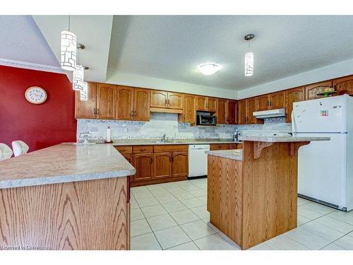 2020 Denview Avenue, London, ON - Indoor Photo Showing Kitchen With Double Sink