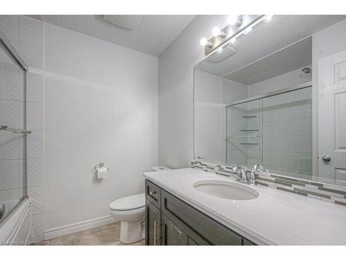 F2-70 Willowrun Drive, Kitchener, ON - Indoor Photo Showing Bathroom