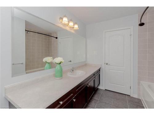 201 Seabrook Drive, Kitchener, ON - Indoor Photo Showing Bathroom