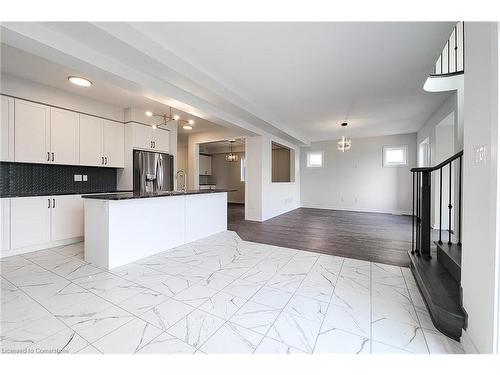 10 Castro Lane, Caledonia, ON - Indoor Photo Showing Kitchen