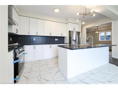 10 Castro Lane, Caledonia, ON - Indoor Photo Showing Kitchen With Upgraded Kitchen