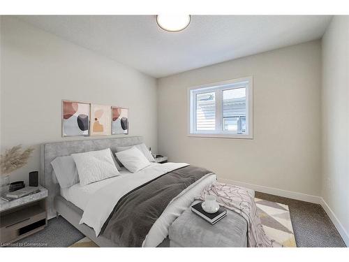 10 Castro Lane, Caledonia, ON - Indoor Photo Showing Bedroom