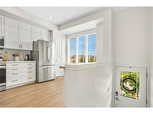 59 Edenrock Drive, Hamilton, ON - Indoor Photo Showing Kitchen