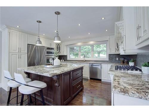 996 Cresthampton Lane, Mississauga, ON - Indoor Photo Showing Kitchen With Upgraded Kitchen