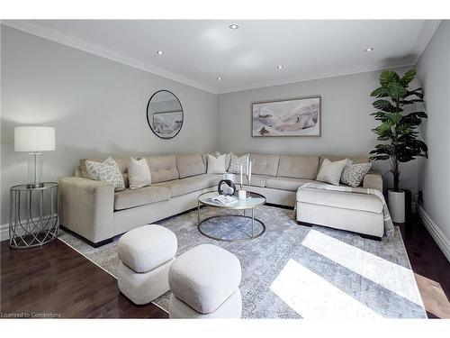 996 Cresthampton Lane, Mississauga, ON - Indoor Photo Showing Living Room