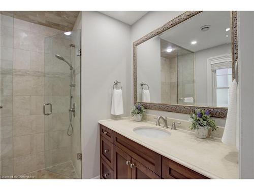 996 Cresthampton Lane, Mississauga, ON - Indoor Photo Showing Bathroom