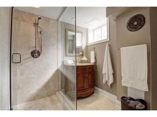 996 Cresthampton Lane, Mississauga, ON - Indoor Photo Showing Bathroom