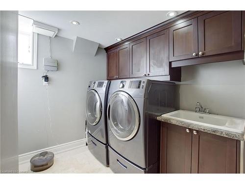 996 Cresthampton Lane, Mississauga, ON - Indoor Photo Showing Laundry Room