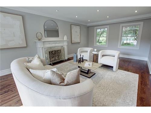 996 Cresthampton Lane, Mississauga, ON - Indoor Photo Showing Living Room With Fireplace