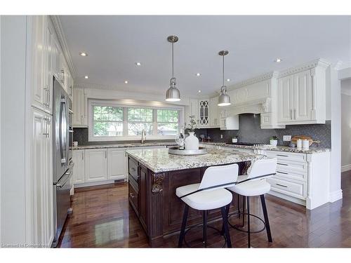 996 Cresthampton Lane, Mississauga, ON - Indoor Photo Showing Kitchen With Upgraded Kitchen