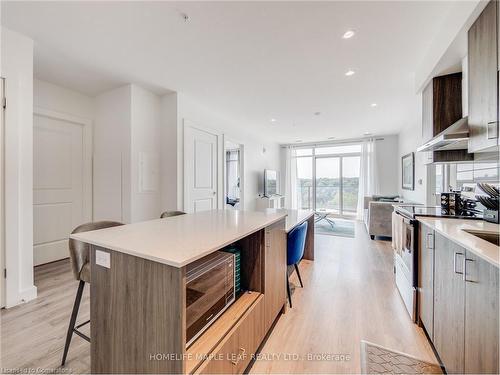 1310-15 Glebe Street, Cambridge, ON - Indoor Photo Showing Kitchen With Upgraded Kitchen