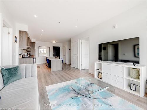 1310-15 Glebe Street, Cambridge, ON - Indoor Photo Showing Living Room