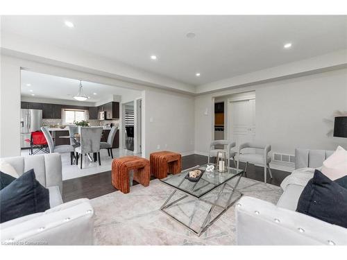 4508 Shuttleworth Drive, Niagara Falls, ON - Indoor Photo Showing Living Room