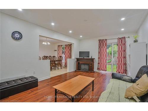 59 Kendrick Court, Hamilton, ON - Indoor Photo Showing Living Room