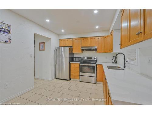 59 Kendrick Court, Hamilton, ON - Indoor Photo Showing Kitchen With Double Sink