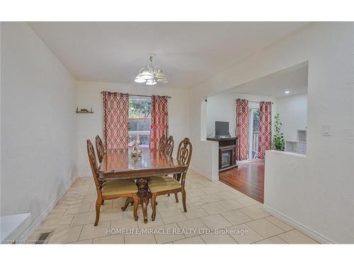 59 Kendrick Court, Hamilton, ON - Indoor Photo Showing Dining Room