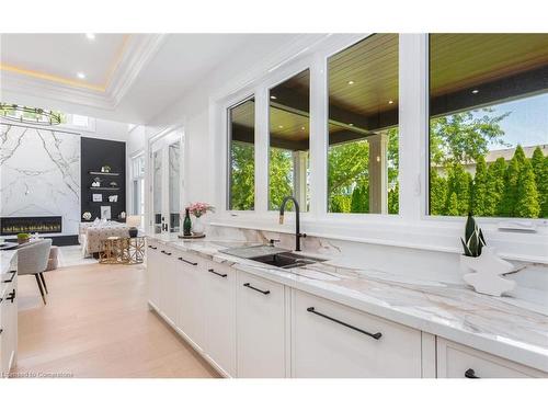 1306 Tansley Drive, Oakville, ON - Indoor Photo Showing Kitchen