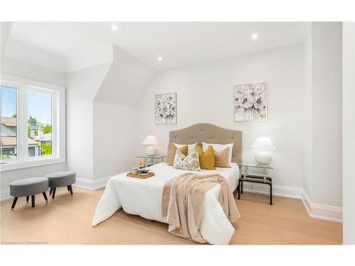 1306 Tansley Drive, Oakville, ON - Indoor Photo Showing Bedroom