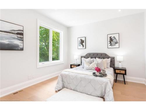 1306 Tansley Drive, Oakville, ON - Indoor Photo Showing Bedroom