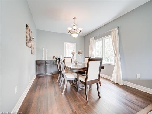 2547 Armour Crescent, Burlington, ON - Indoor Photo Showing Dining Room