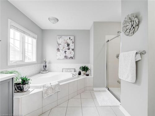 2547 Armour Crescent, Burlington, ON - Indoor Photo Showing Bathroom