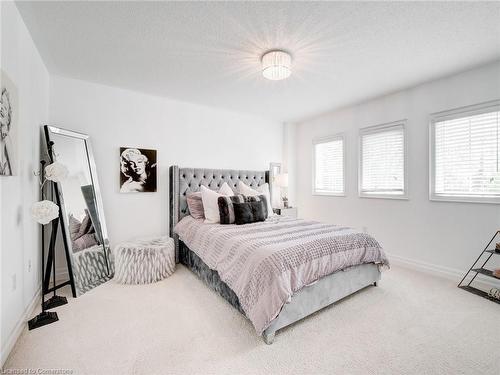 2547 Armour Crescent, Burlington, ON - Indoor Photo Showing Bedroom